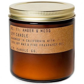 PF Candle Co. – Stort ljus i Amber & Moss