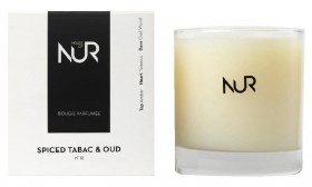 Vela con aroma a tabaco especiado y oud de House Of Nur