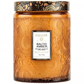 Voluspa – Duftkerze aus baltischem Bernstein im großen Glas