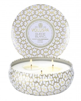 Voluspa – Κερί Suede Blanc με 3 φυτίλια σε σχήμα κασσίτερου